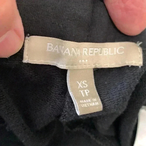 Banana Republic black  sweatpants with zippers at the ankle and a front tie. - Picture 4 of 7